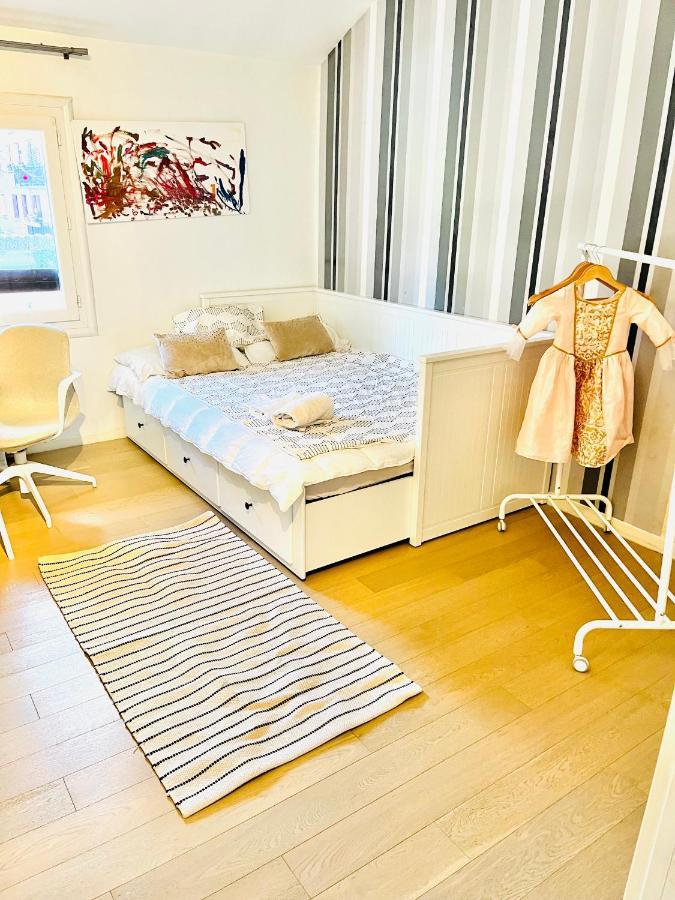 רואיסי-אן-פרנס Private Rooms In A Tiny Home 4 Min Drive To Airport Cdg ,1 Private Bathroom Ideal For Families And Friends מראה חיצוני תמונה